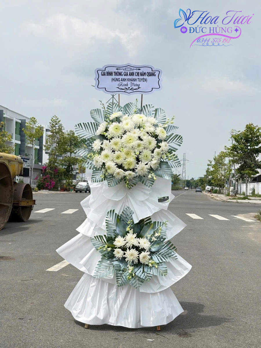 Lẵng Hoa Chia Buồn Tone Trắng&nbsp;